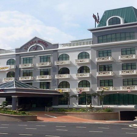 โรงแรมซูเทร่า เซเรมบัน ภายนอก รูปภาพ