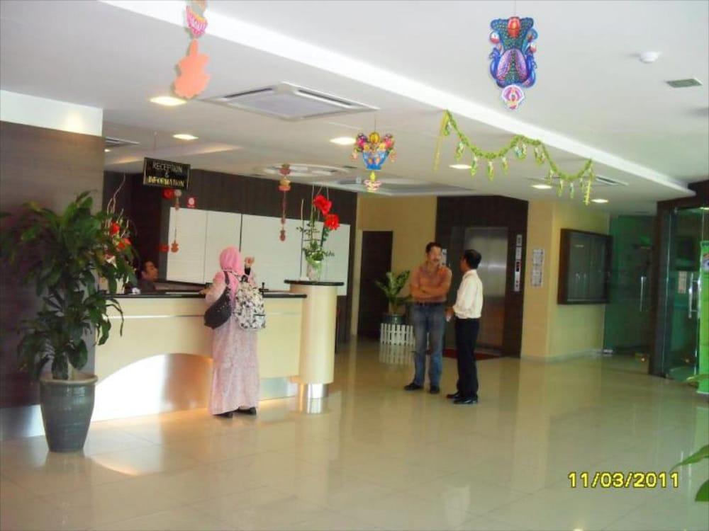 โรงแรมซูเทร่า เซเรมบัน ภายนอก รูปภาพ