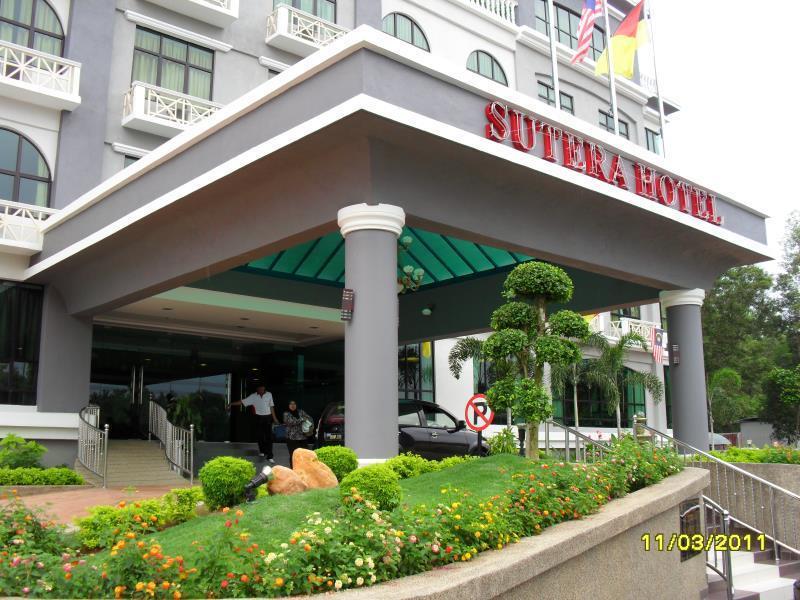 โรงแรมซูเทร่า เซเรมบัน ภายนอก รูปภาพ